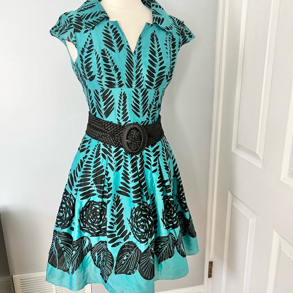 Kay Unger Dresses & Skirts - Kay Unger Floral Dress